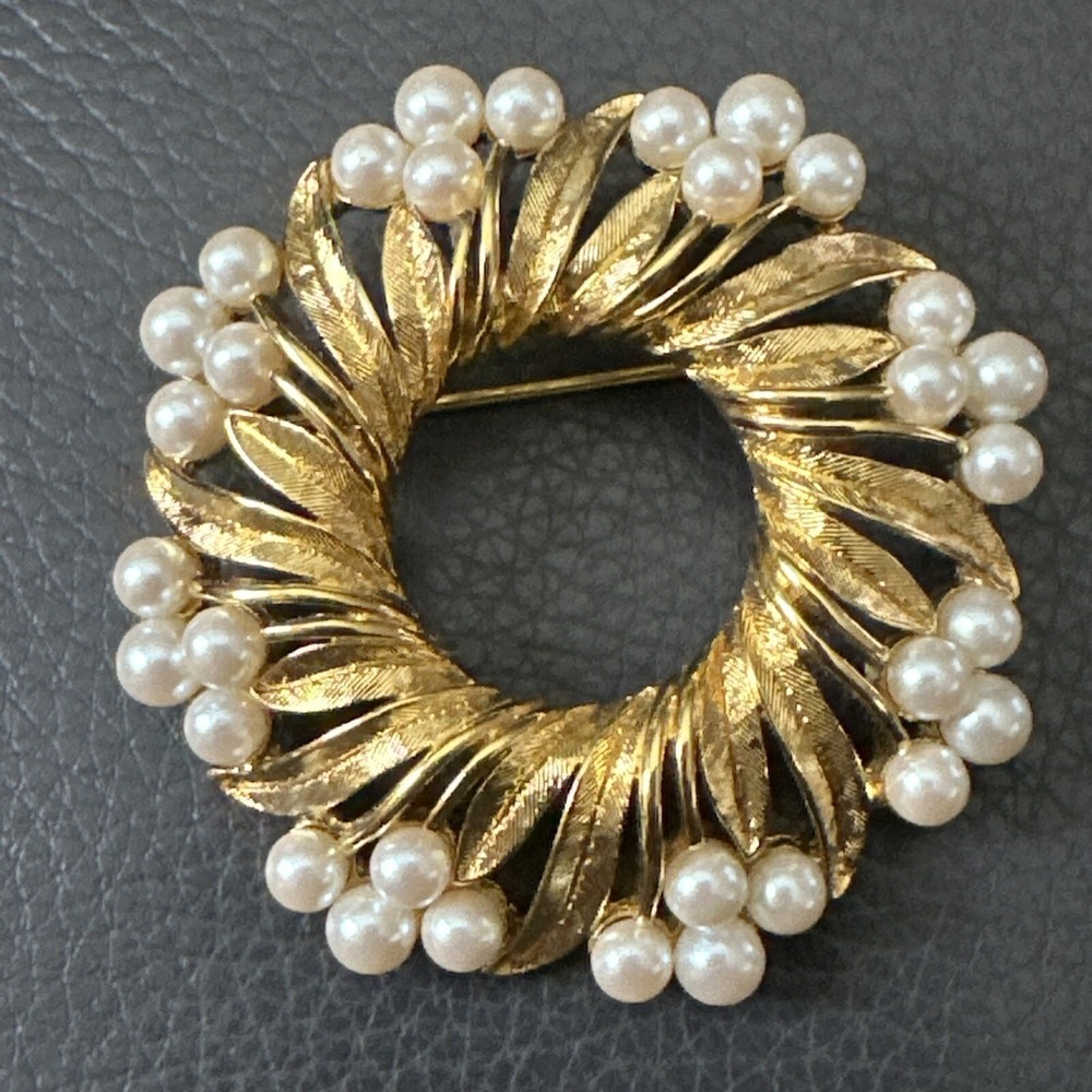 Vintage Monet Brushed Goldtone & Faux Pearl Circle Wreath Pin Brooch